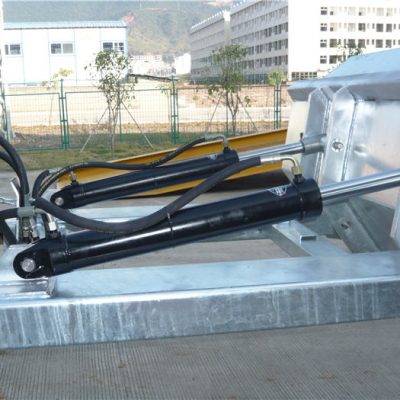 Machanisming kunci sing gampang digunakake. Rantai safety ngamanake lonceng kanggo kendharaan kendaraan. Kelim lapisan dilindhungi nyegah bocor. Opke garpu ekstra-jero. 2 "kawangun ndhuwur lambe. Rampung lapisan lapisan enamel biru sing dhuwur