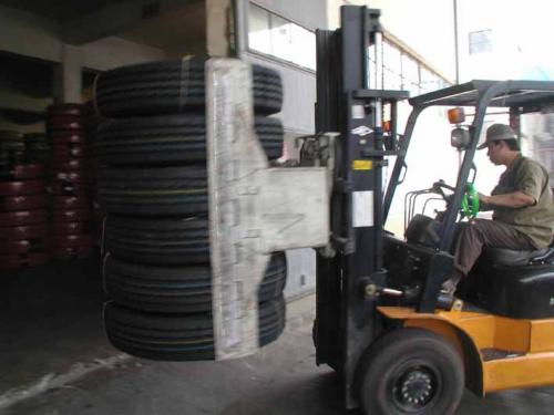 Clamp Tire Kanthi Forklift